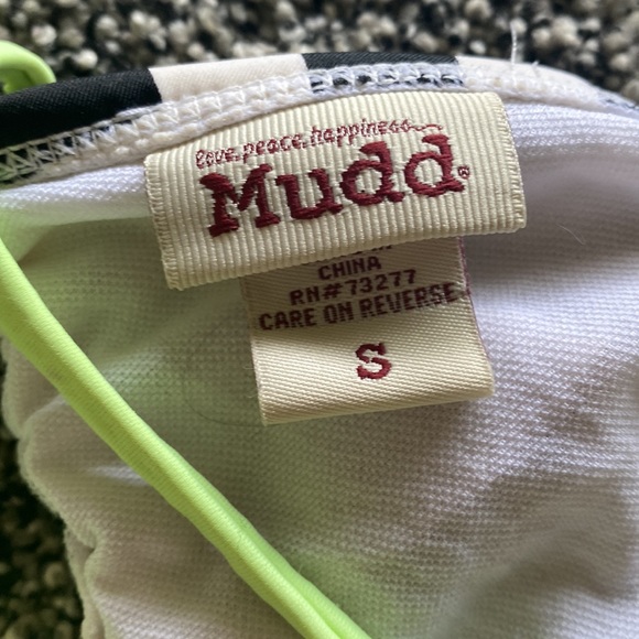 Bikini - Picture 3 of 3